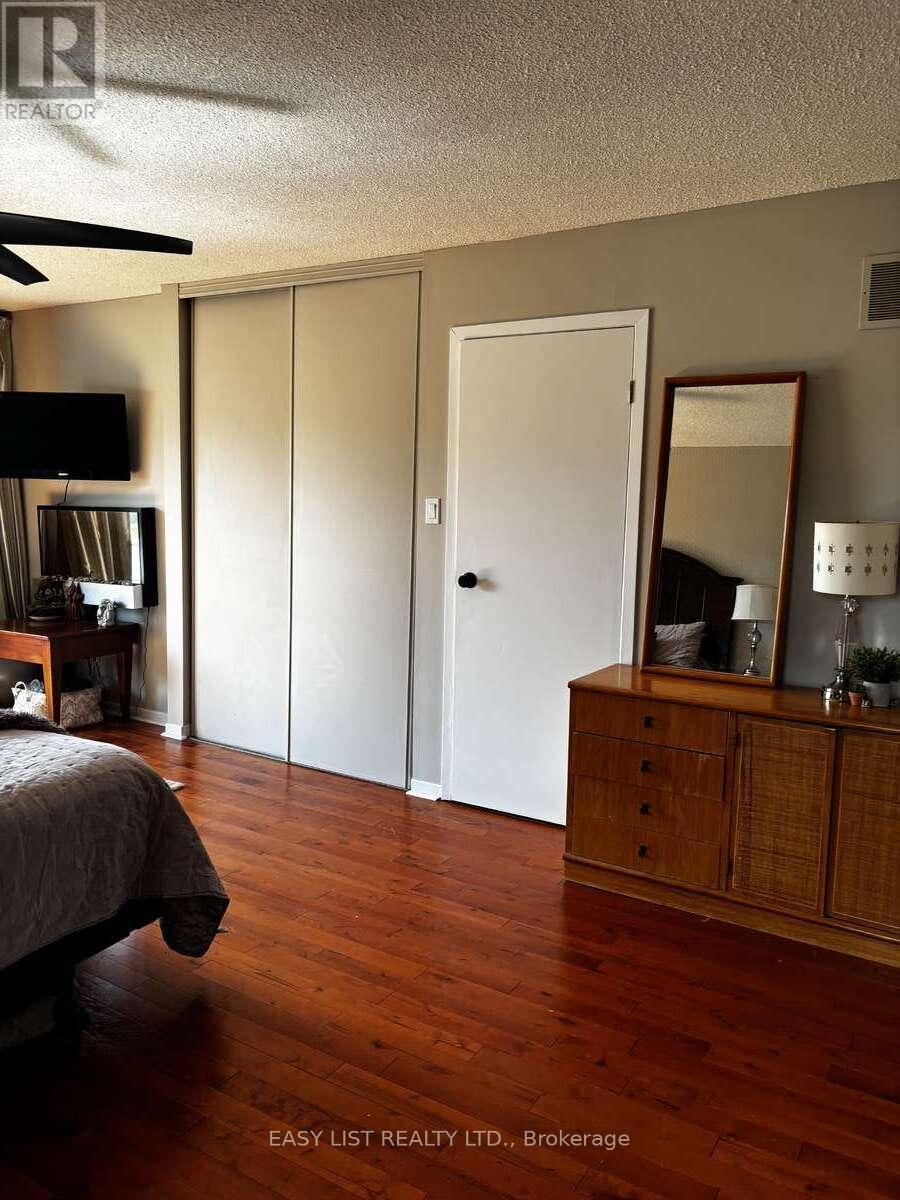 6942 Barrisdale Drive, Mississauga, ON - Indoor Photo Showing Bedroom