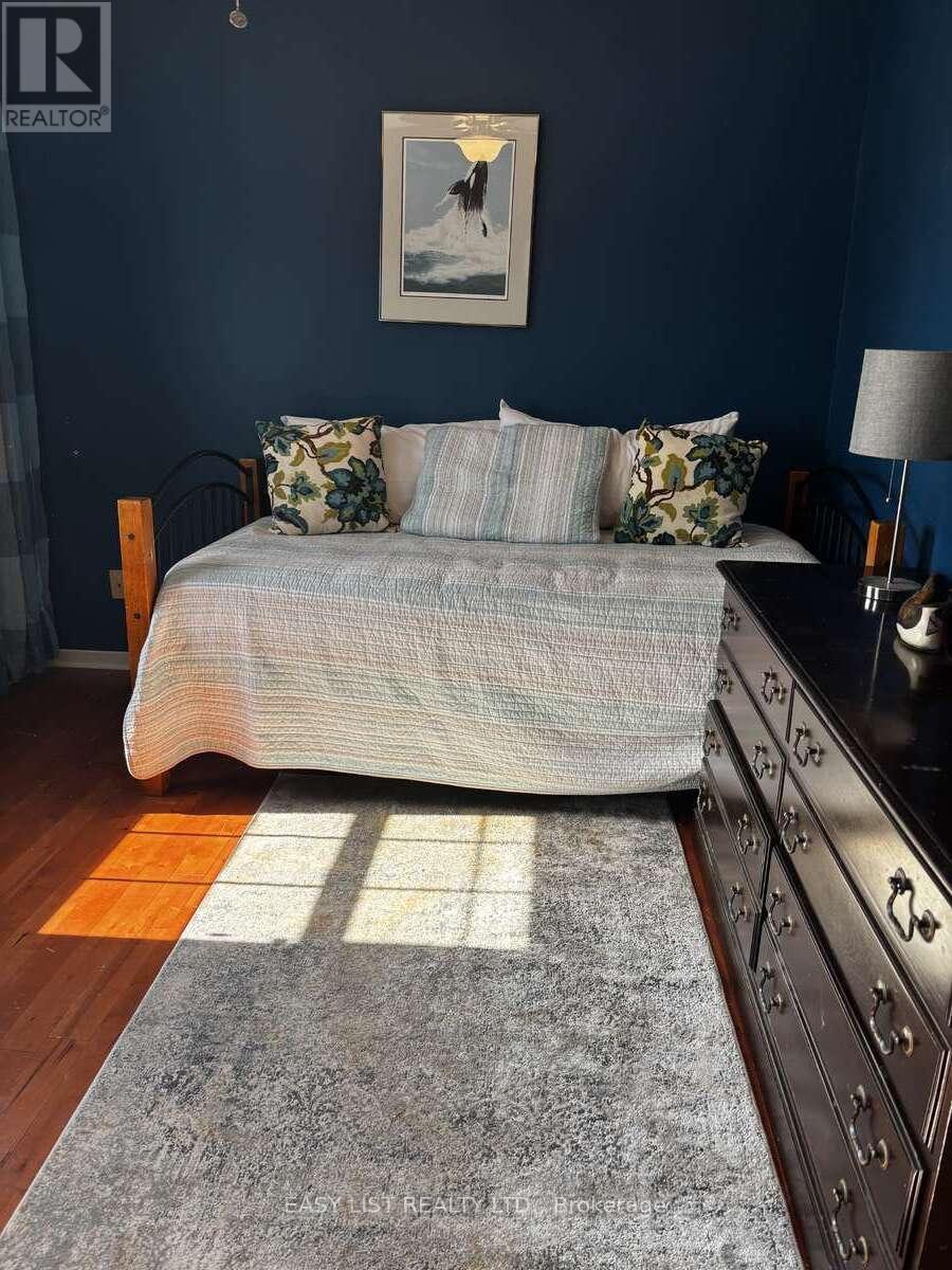 6942 Barrisdale Drive, Mississauga, ON - Indoor Photo Showing Bedroom