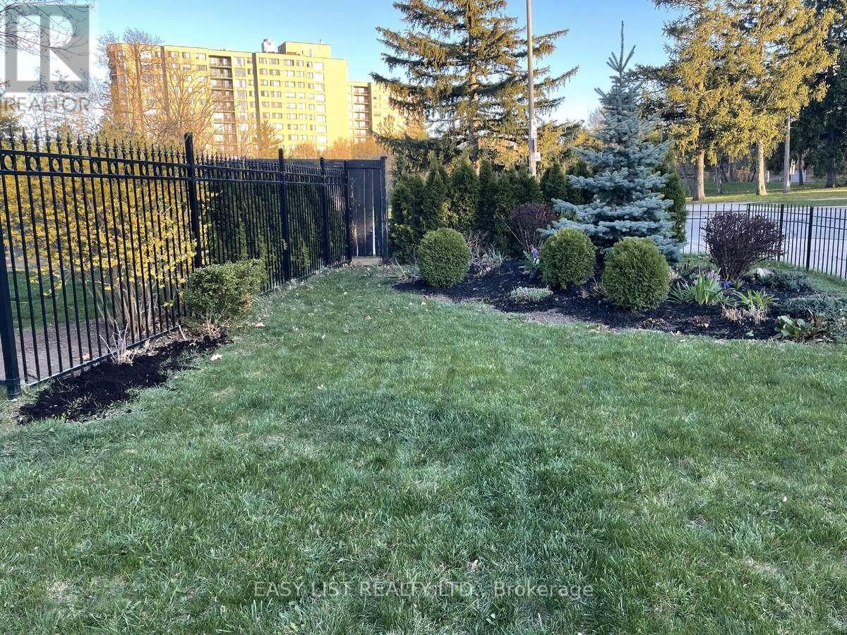 6942 Barrisdale Drive, Mississauga, ON - Outdoor