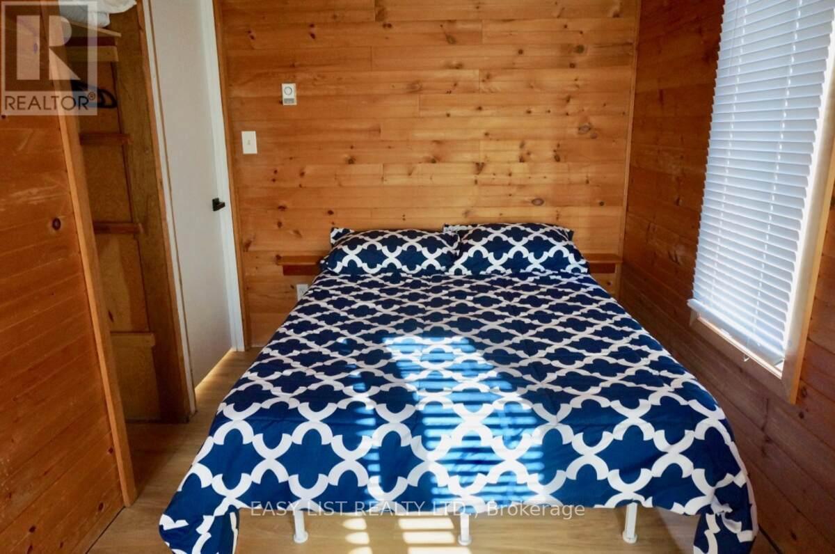 1536 Tiny Beaches Road N, Tiny, ON - Indoor Photo Showing Bedroom