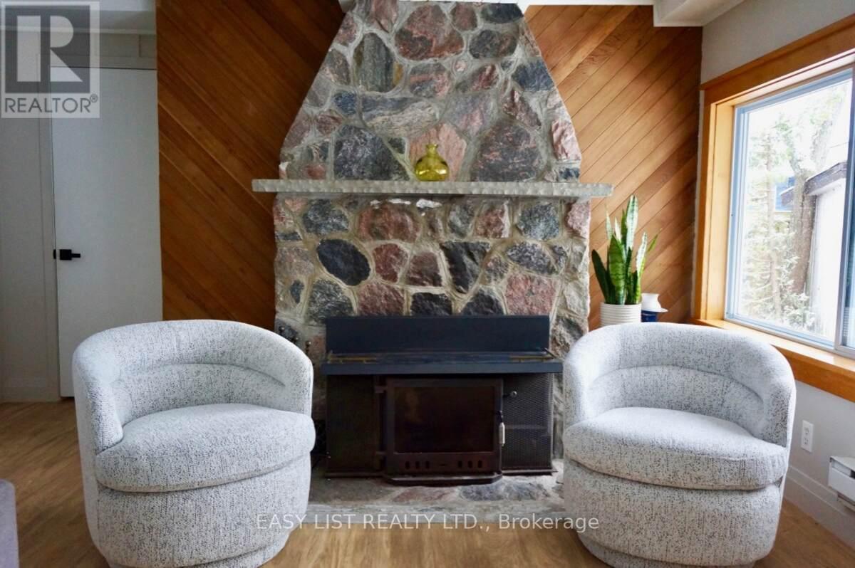 1536 Tiny Beaches Road N, Tiny, ON - Indoor Photo Showing Other Room