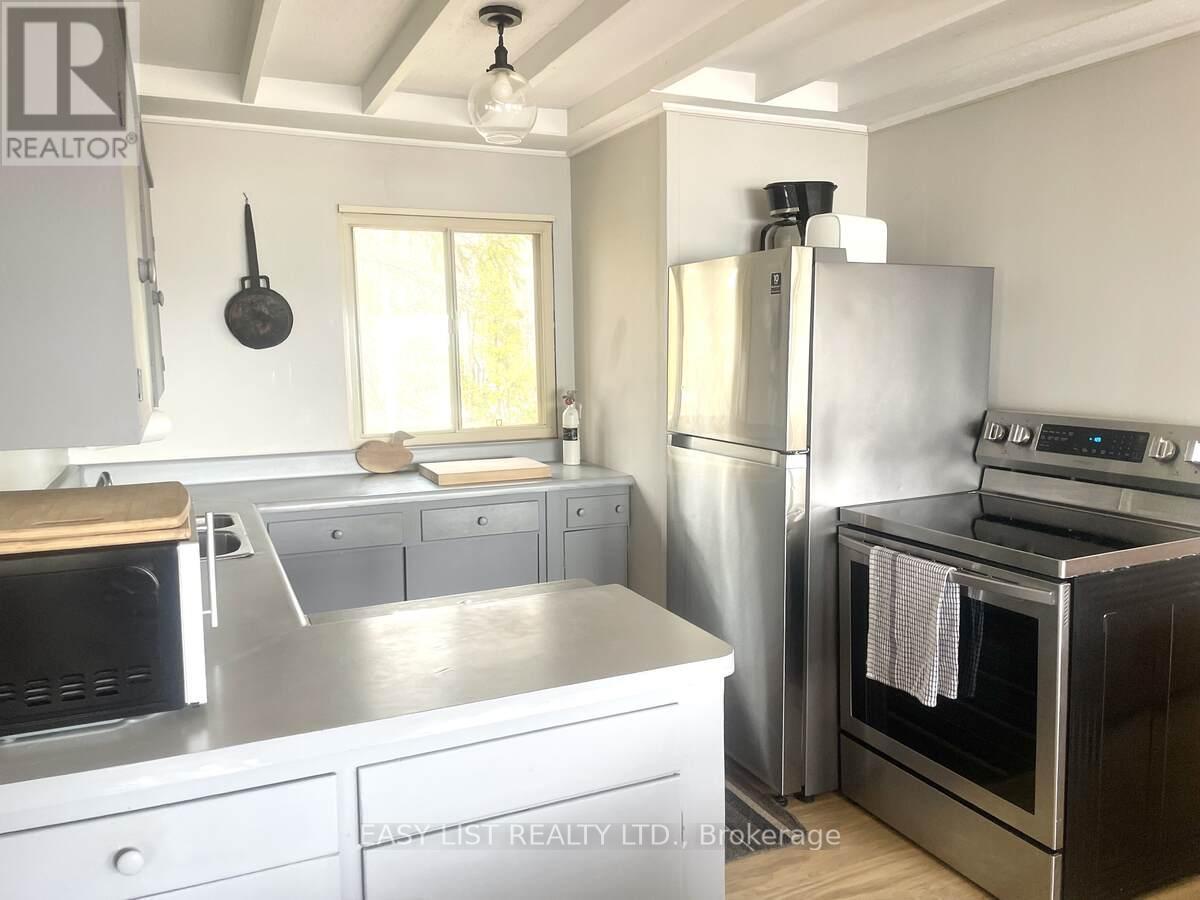 1536 Tiny Beaches Road N, Tiny, ON - Indoor Photo Showing Kitchen