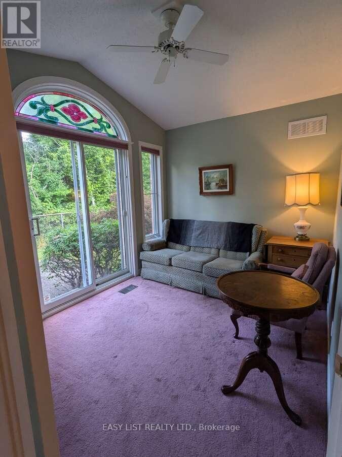 57 Goldfinch Drive, Ottawa, ON - Indoor Photo Showing Living Room