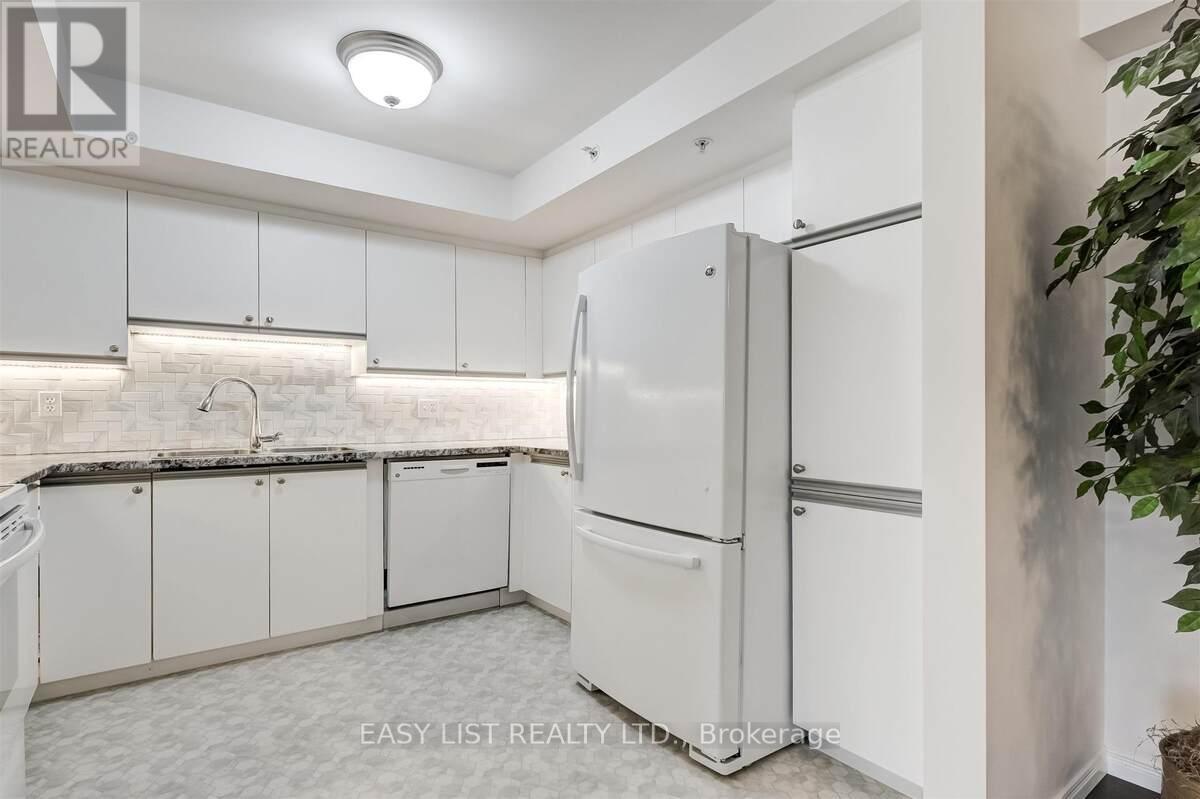311 - 8 Huron Street, Kawartha Lakes, ON - Indoor Photo Showing Kitchen