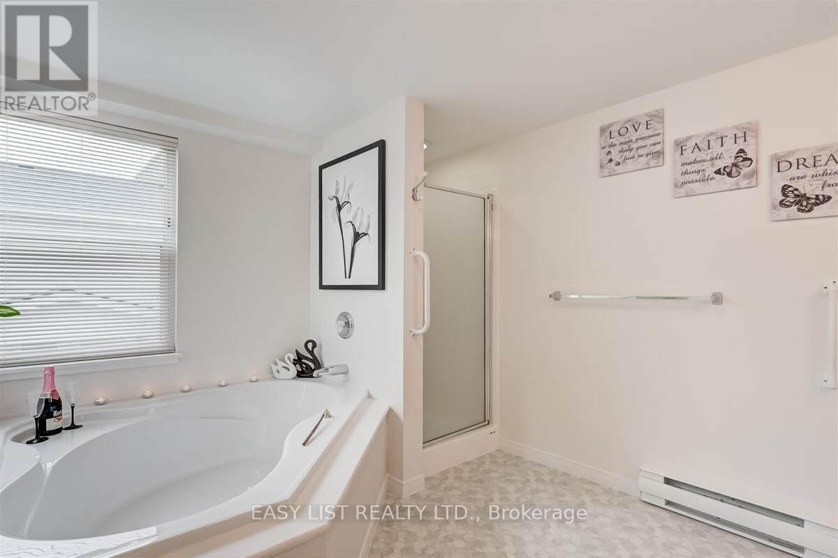 311 - 8 Huron Street, Kawartha Lakes, ON - Indoor Photo Showing Bathroom