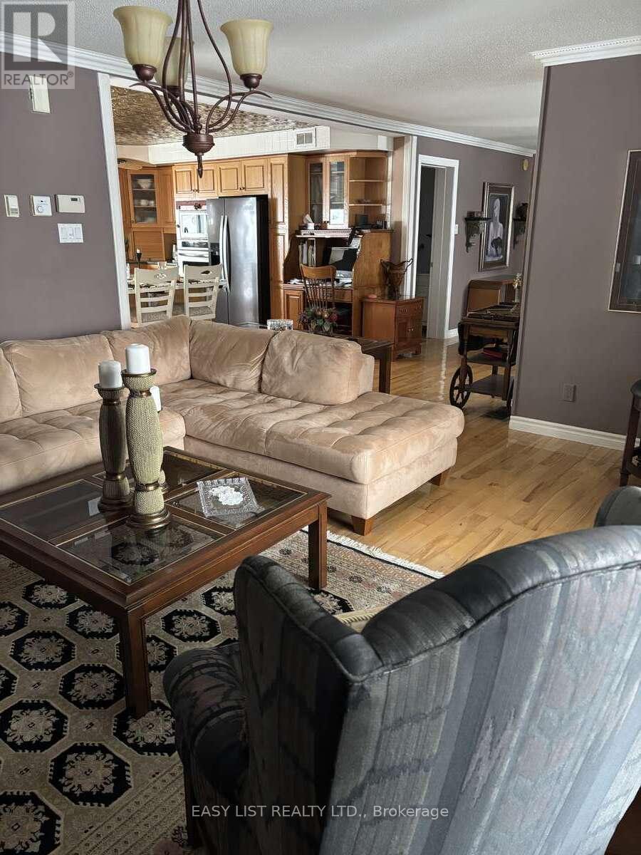 2 Joanne Crescent, Minto, ON - Indoor Photo Showing Living Room