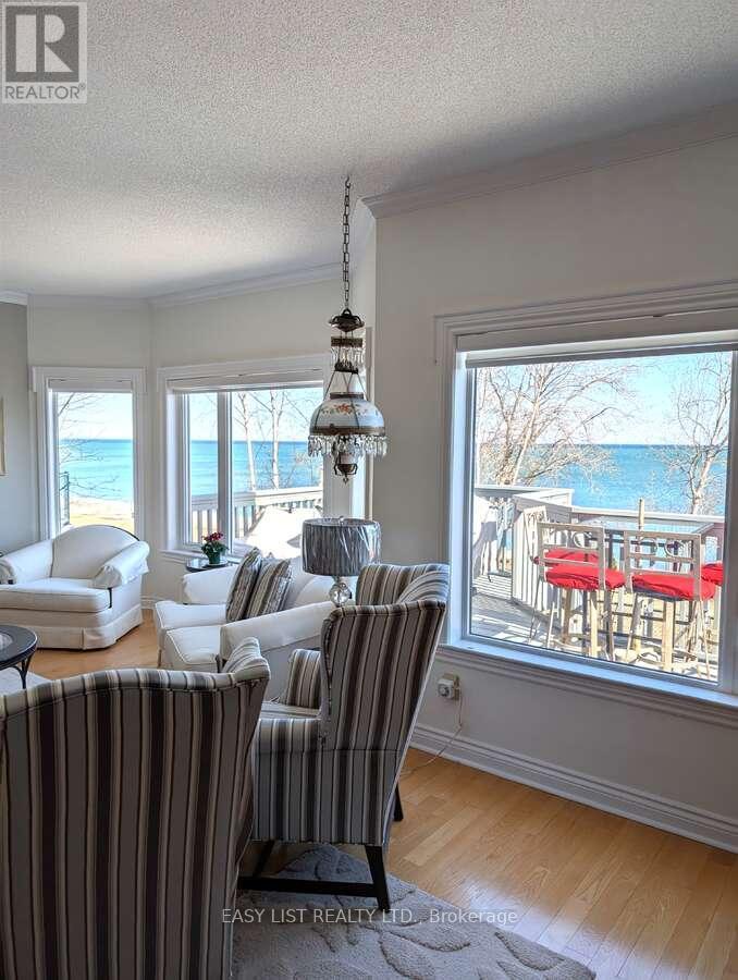 44 Morrison Crescent, Grimsby, ON - Indoor Photo Showing Living Room