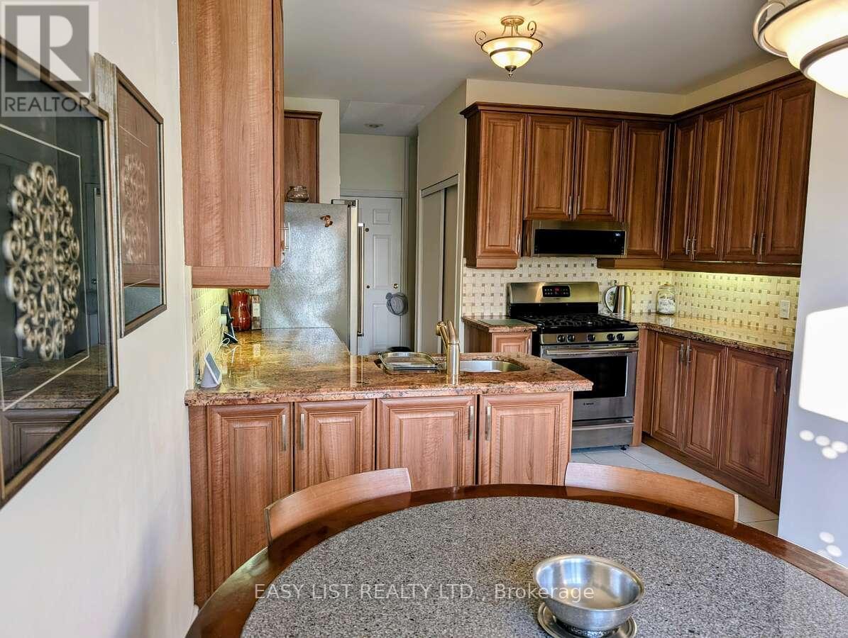 44 Morrison Crescent, Grimsby, ON - Indoor Photo Showing Kitchen With Double Sink