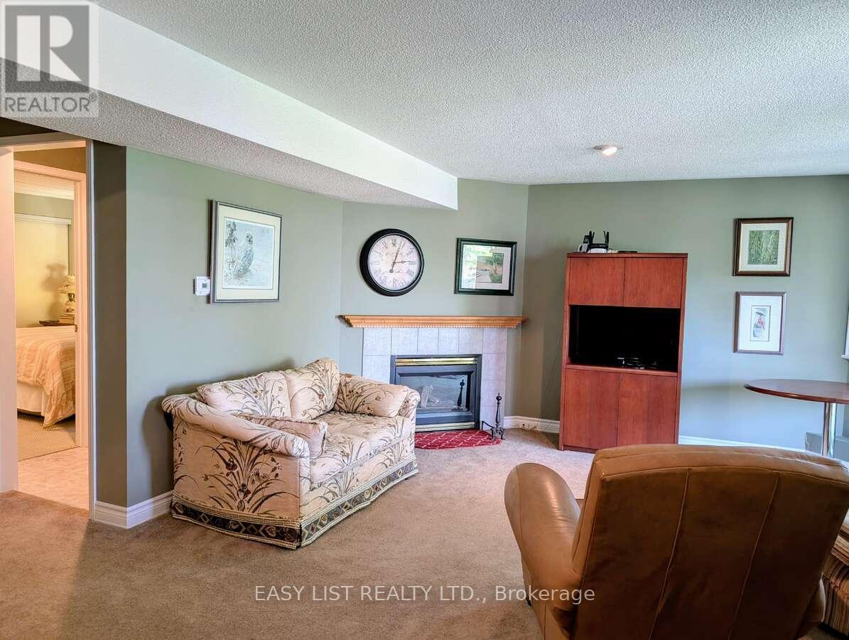 44 Morrison Crescent, Grimsby, ON - Indoor Photo Showing Living Room With Fireplace