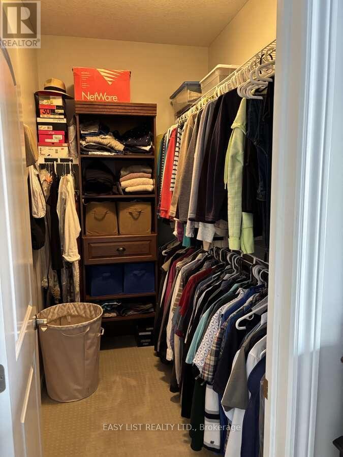 20 Ensley Place, Central Elgin, ON - Indoor With Storage