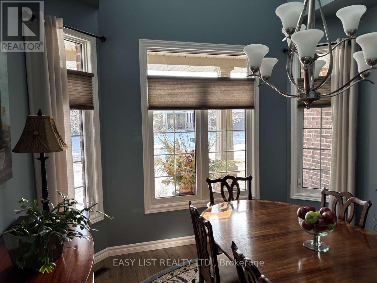 20 Ensley Place, Central Elgin, ON - Indoor Photo Showing Dining Room