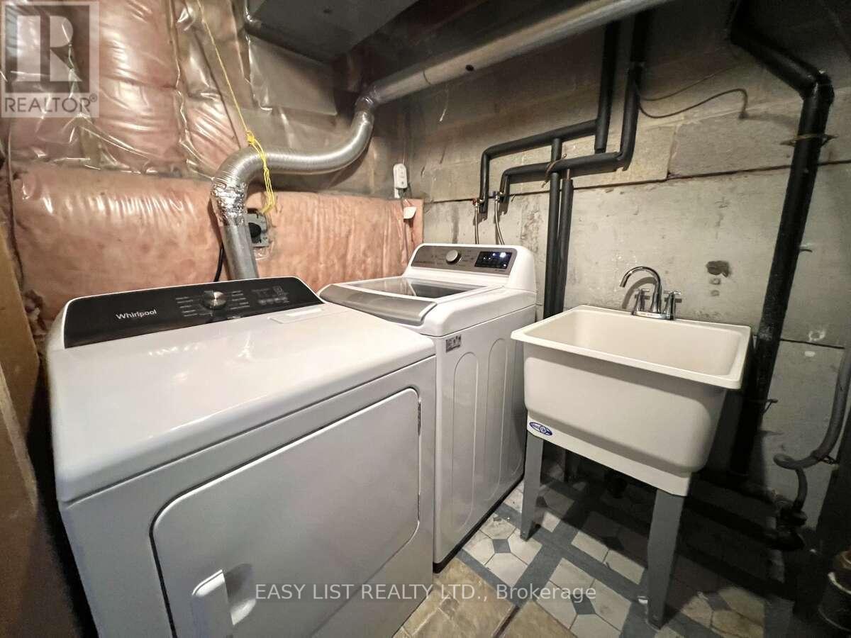 74 - 95 Weldrick Road E, Richmond Hill, ON - Indoor Photo Showing Laundry Room