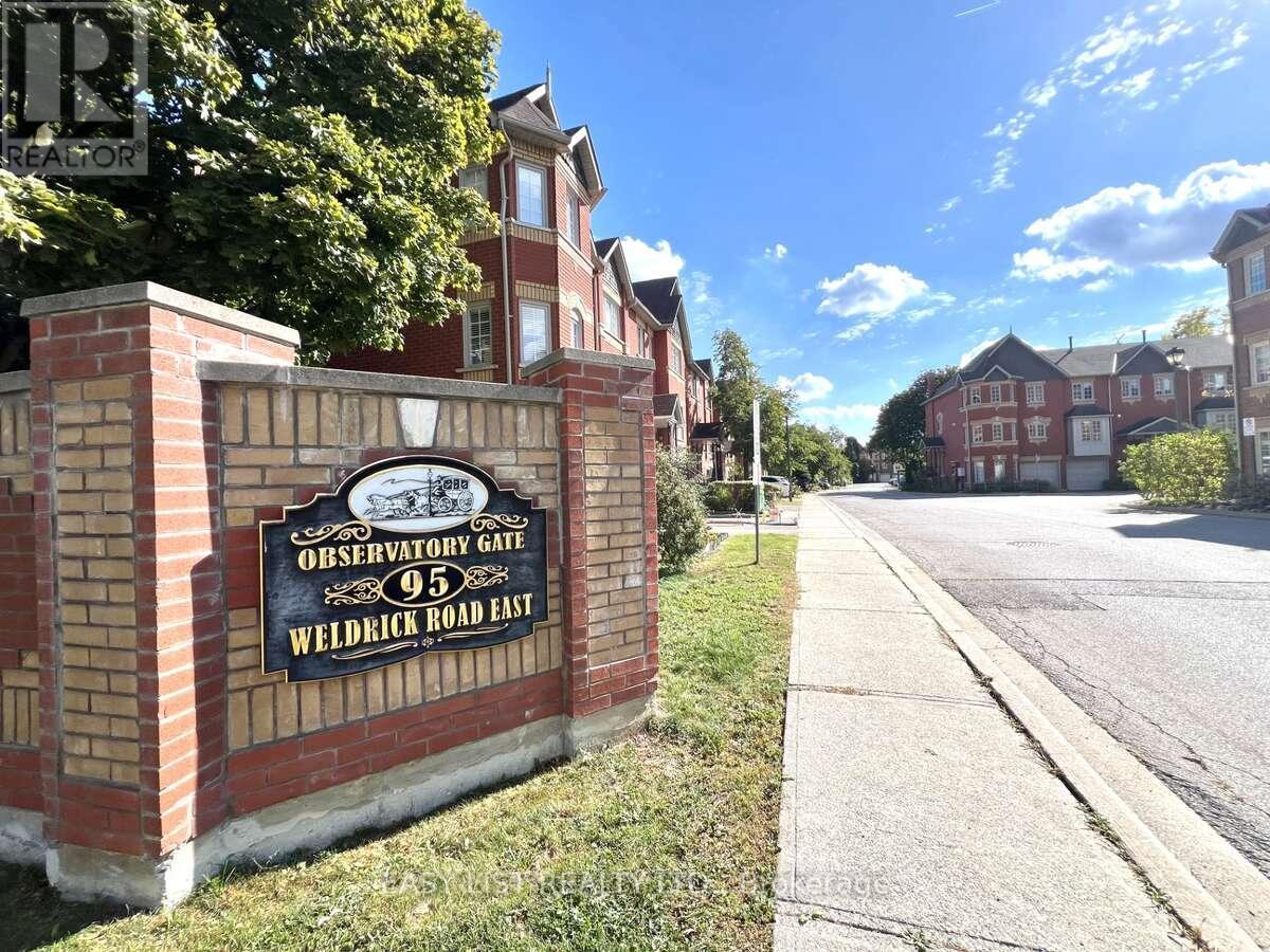 74 - 95 Weldrick Road E, Richmond Hill, ON - Outdoor