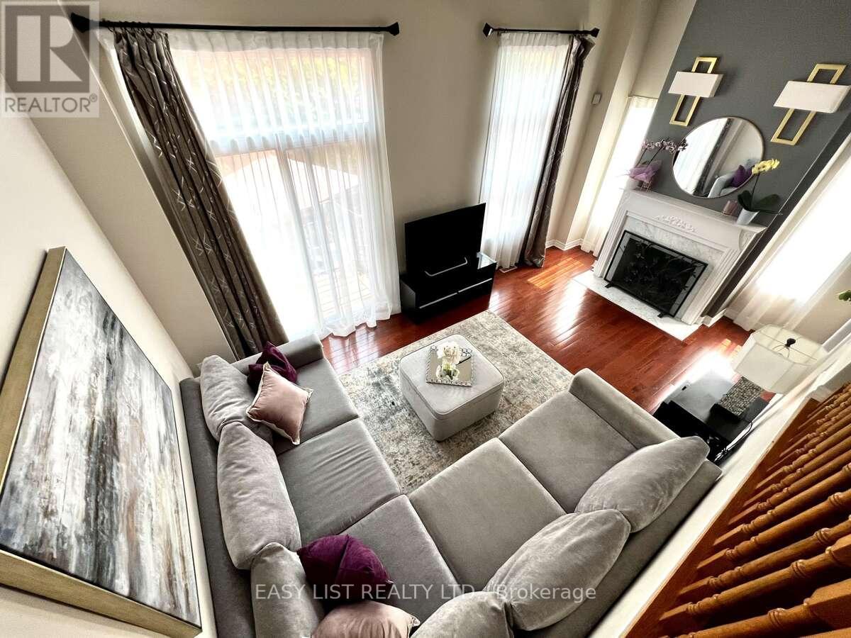 74 - 95 Weldrick Road E, Richmond Hill, ON - Indoor