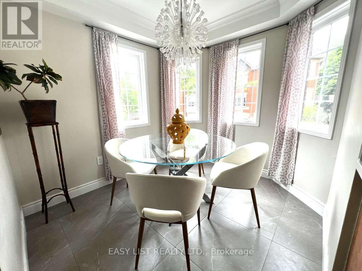 74 - 95 Weldrick Road E, Richmond Hill, ON - Indoor Photo Showing Dining Room