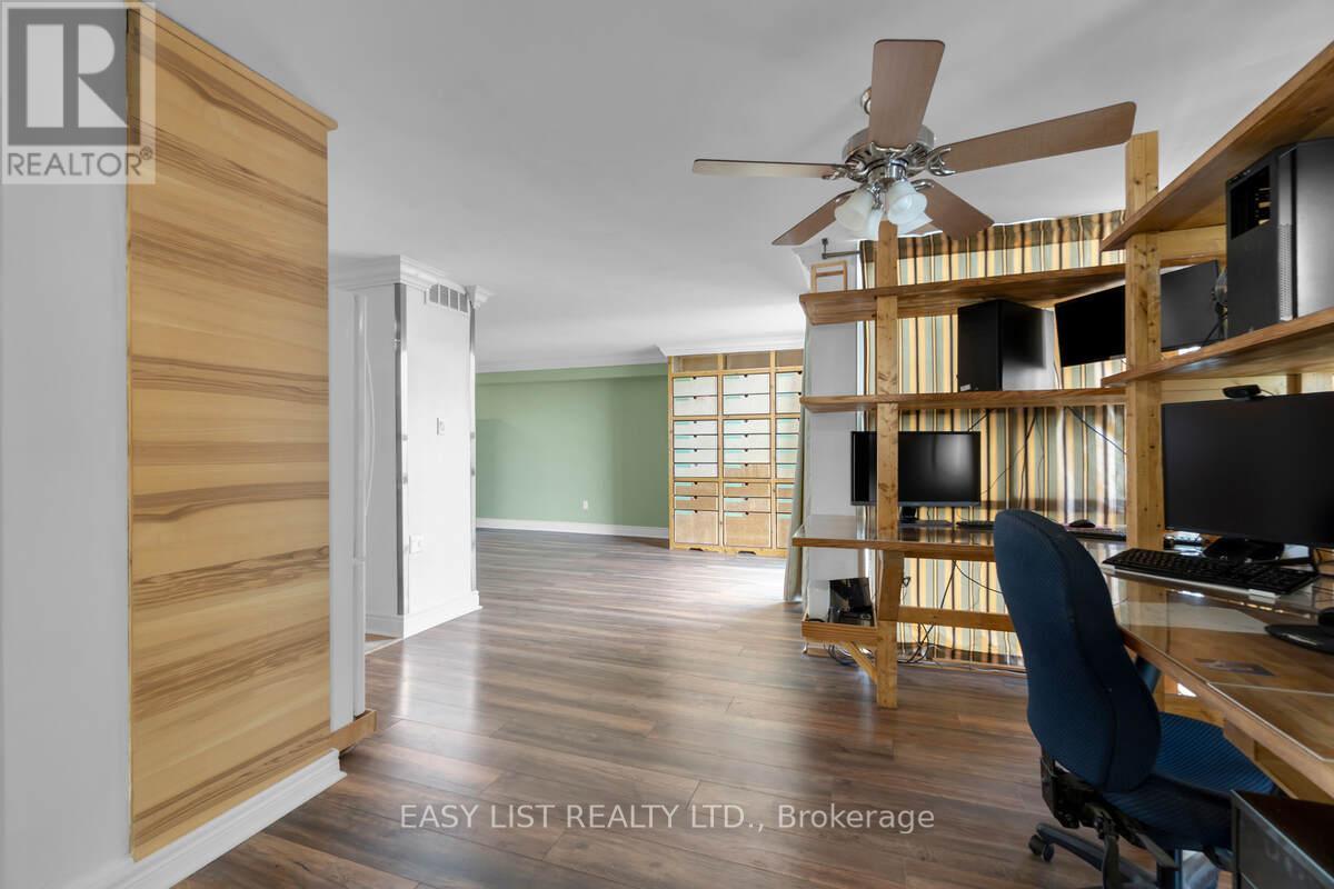 810 - 20 Harding Boulevard W, Richmond Hill, ON - Indoor