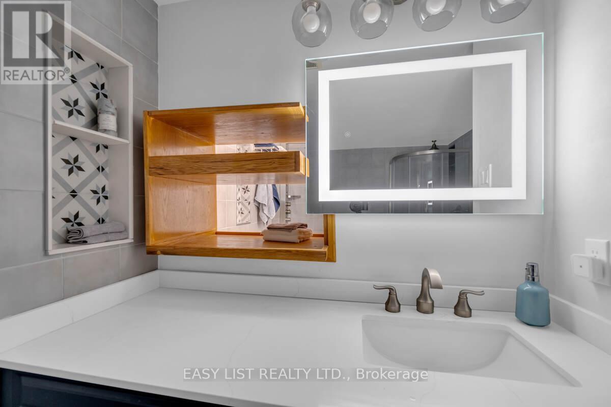 810 - 20 Harding Boulevard W, Richmond Hill, ON - Photo Showing Bathroom