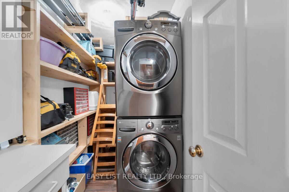 810 - 20 Harding Boulevard W, Richmond Hill, ON - Indoor Photo Showing Laundry Room