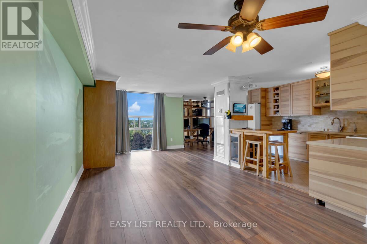 810 - 20 Harding Boulevard W, Richmond Hill, ON - Indoor