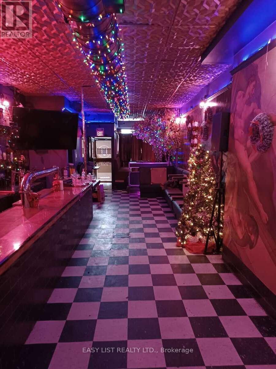 512 Queen Street W, Toronto, ON