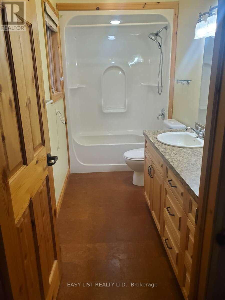 477 Hwy 586, Thunder Bay, ON - Indoor Photo Showing Bathroom