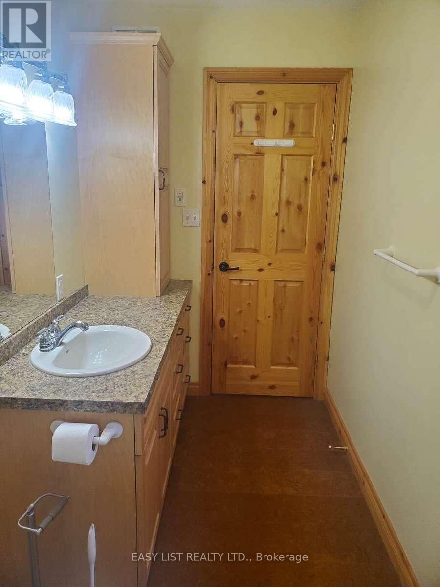 477 Hwy 586, Thunder Bay, ON - Indoor Photo Showing Bathroom