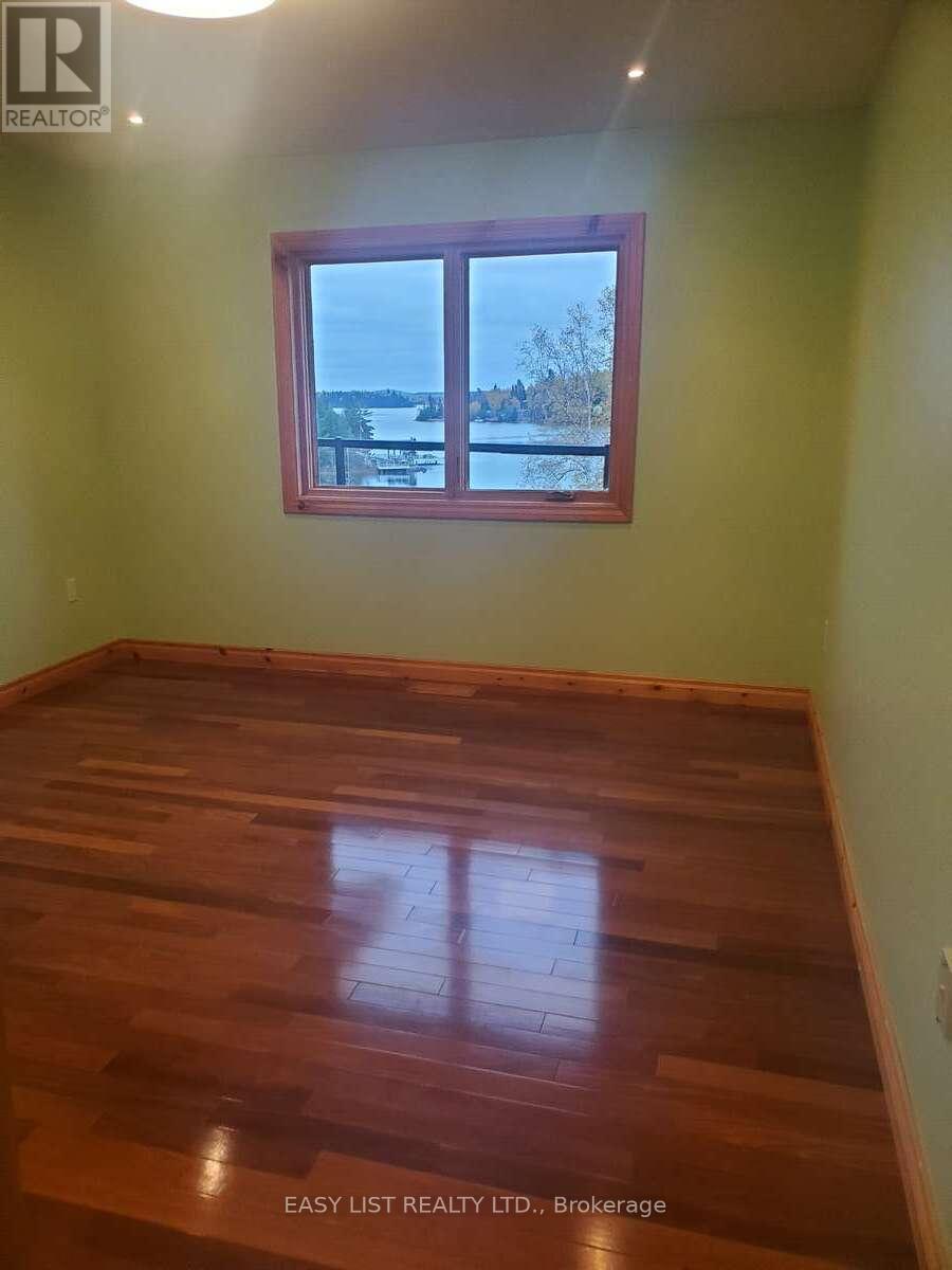 477 Hwy 586, Thunder Bay, ON - Indoor Photo Showing Other Room