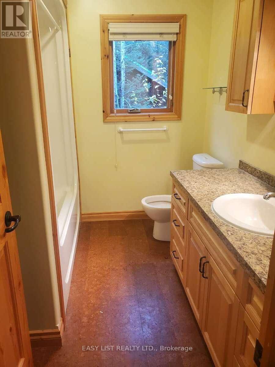 477 Hwy 586, Thunder Bay, ON - Indoor Photo Showing Bathroom