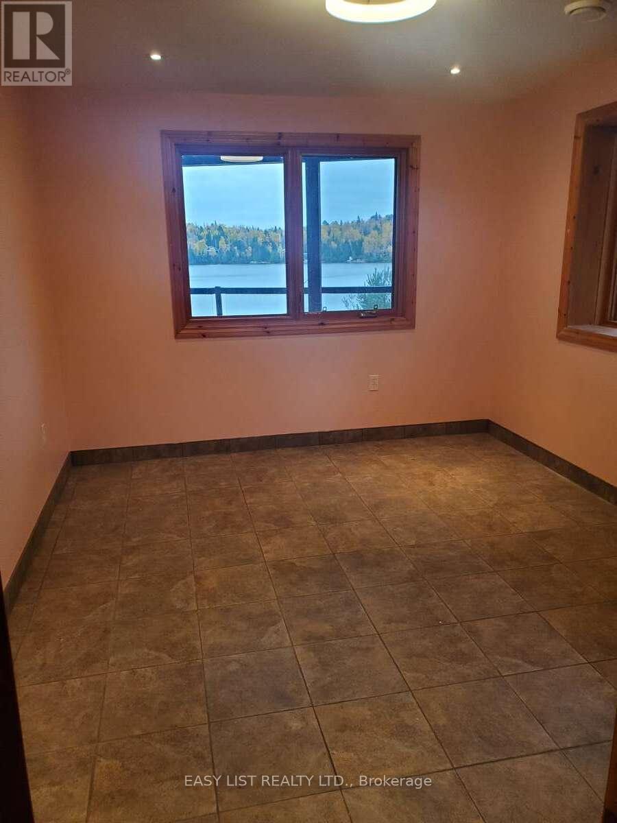 477 Hwy 586, Thunder Bay, ON - Indoor Photo Showing Other Room