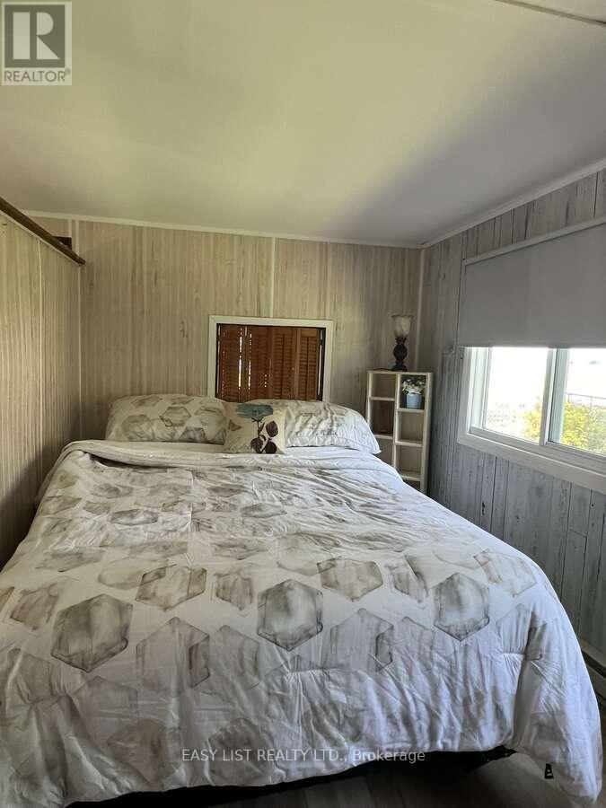 1758 River Road N, Chatham-Kent, ON - Indoor Photo Showing Bedroom
