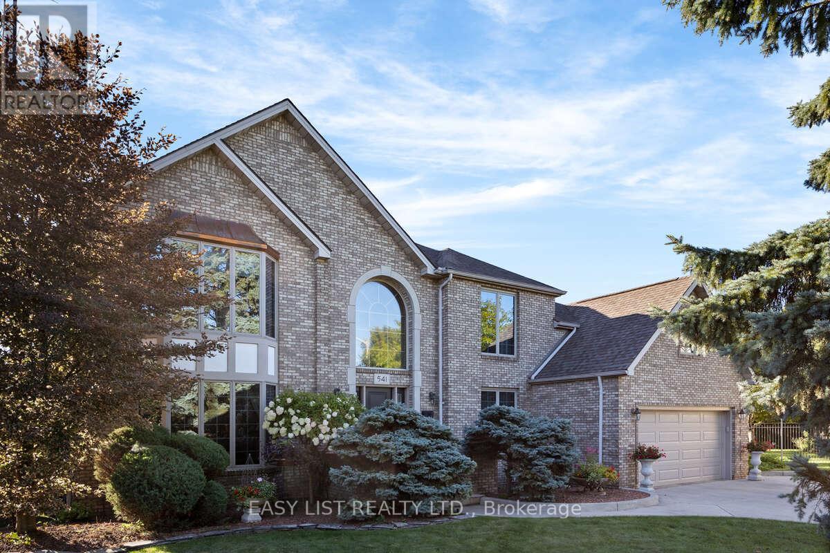 541 Kerr Crescent, Lakeshore, ON - Outdoor