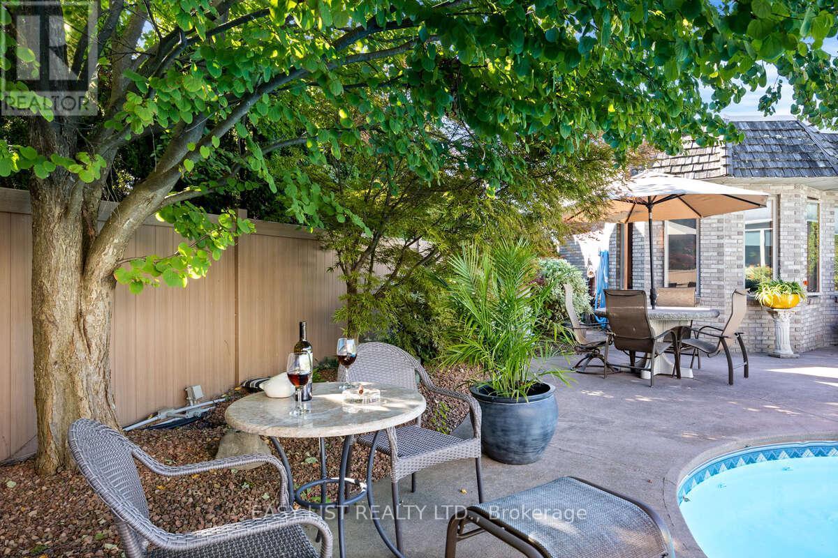 541 Kerr Crescent, Lakeshore, ON - Outdoor With In Ground Pool With Deck Patio Veranda