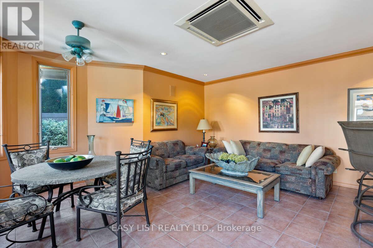 541 Kerr Crescent, Lakeshore, ON - Indoor