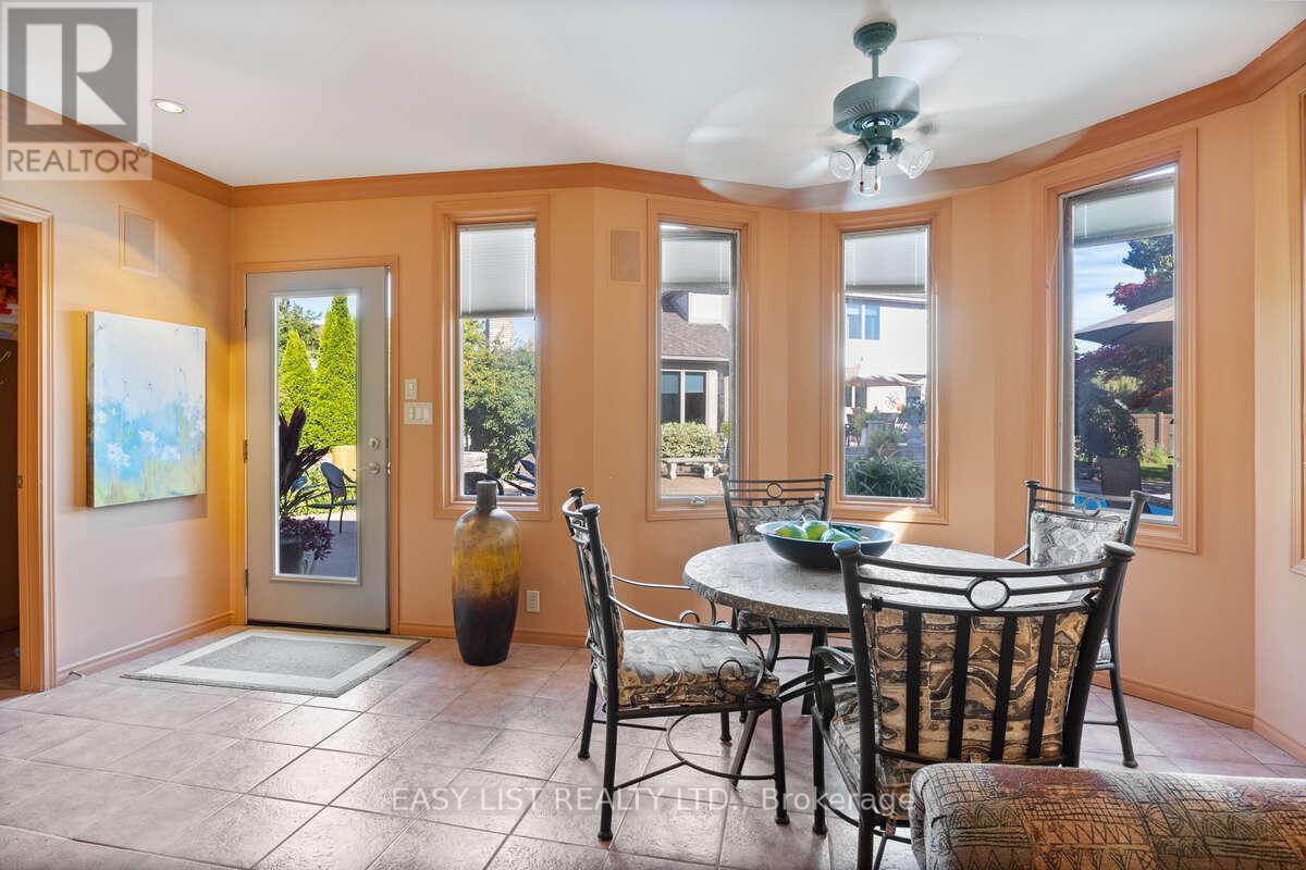 541 Kerr Crescent, Lakeshore, ON - Indoor Photo Showing Dining Room