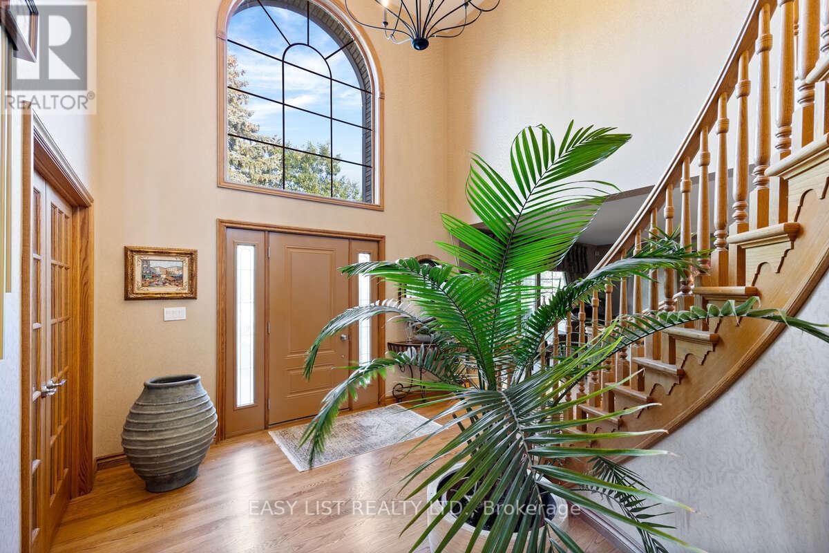 541 Kerr Crescent, Lakeshore, ON - Indoor Photo Showing Other Room