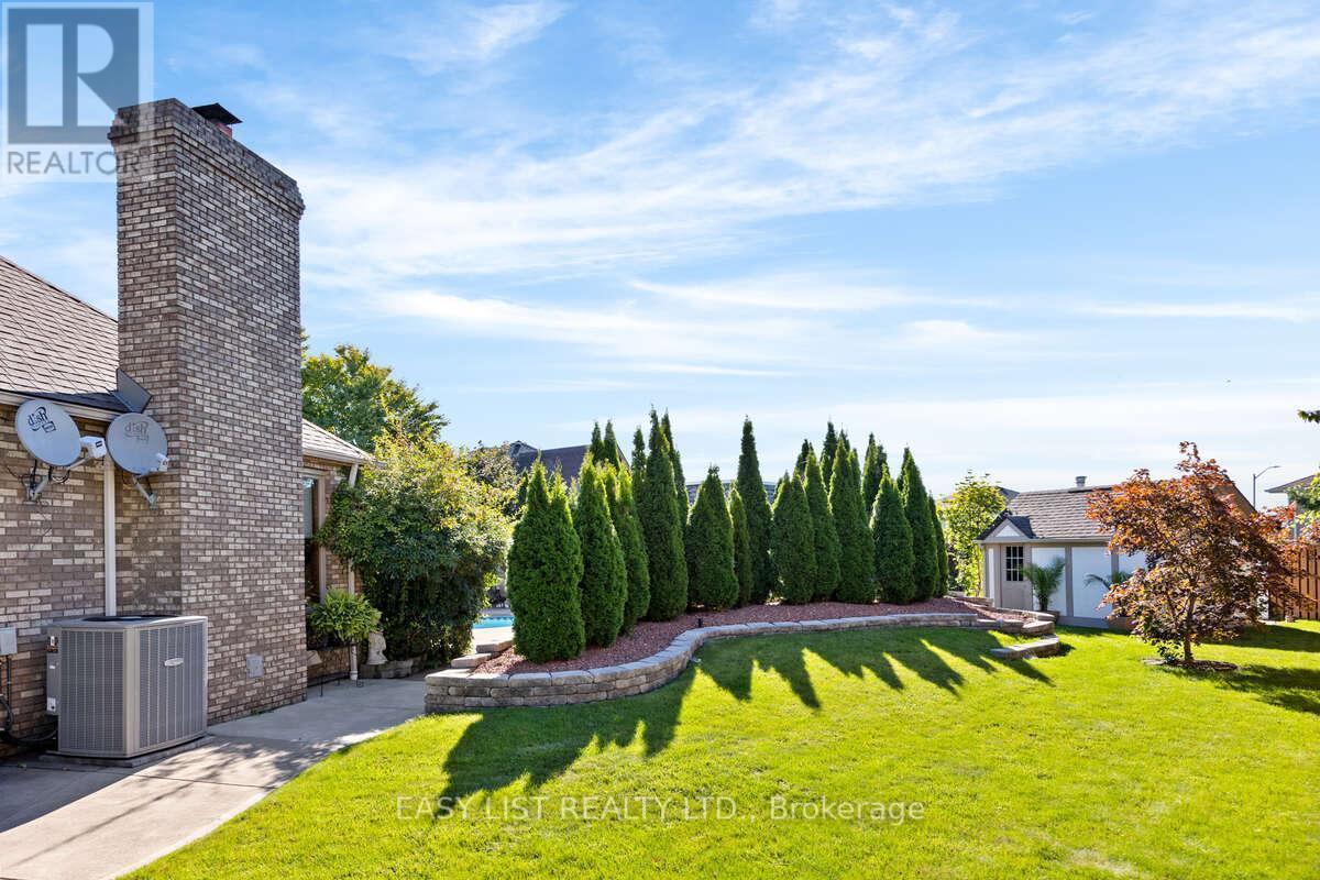 541 Kerr Crescent, Lakeshore, ON - Outdoor