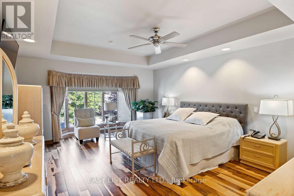 541 Kerr Crescent, Lakeshore, ON - Indoor Photo Showing Bedroom