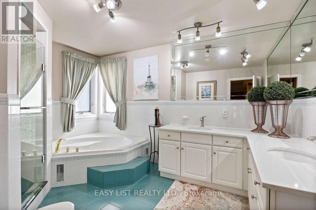 541 Kerr Crescent, Lakeshore, ON - Indoor Photo Showing Bathroom