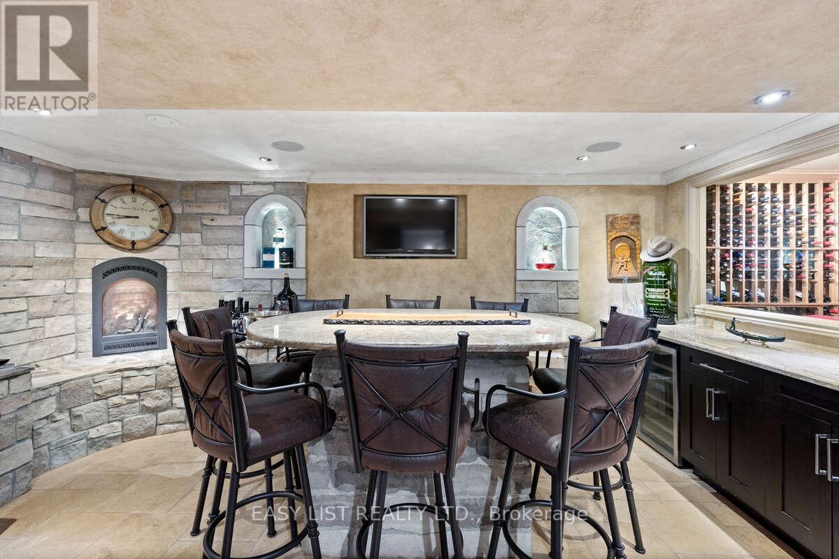 541 Kerr Crescent, Lakeshore, ON - Indoor Photo Showing Dining Room