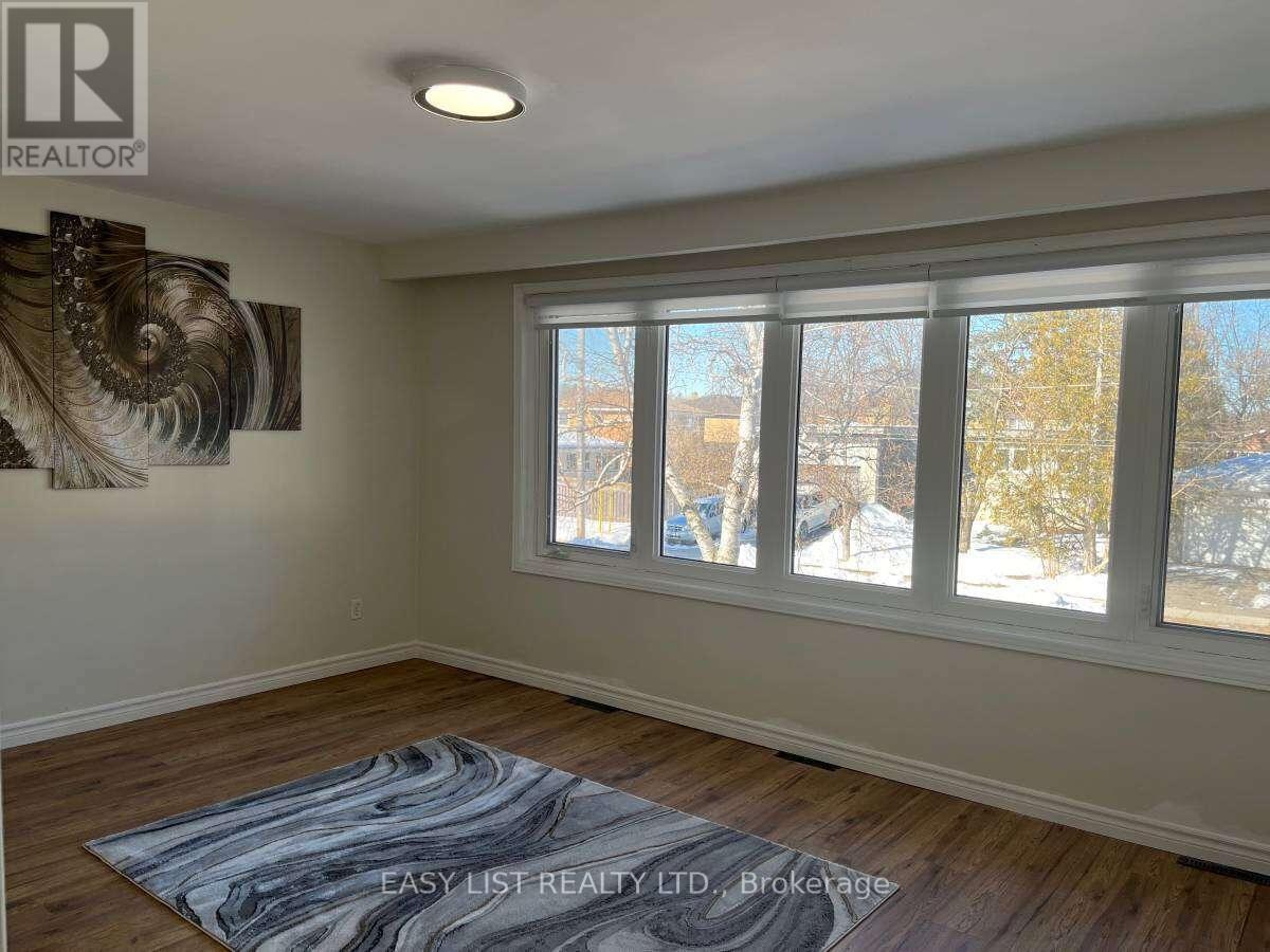 5 Stonedene Boulevard, Toronto, ON - Indoor Photo Showing Other Room