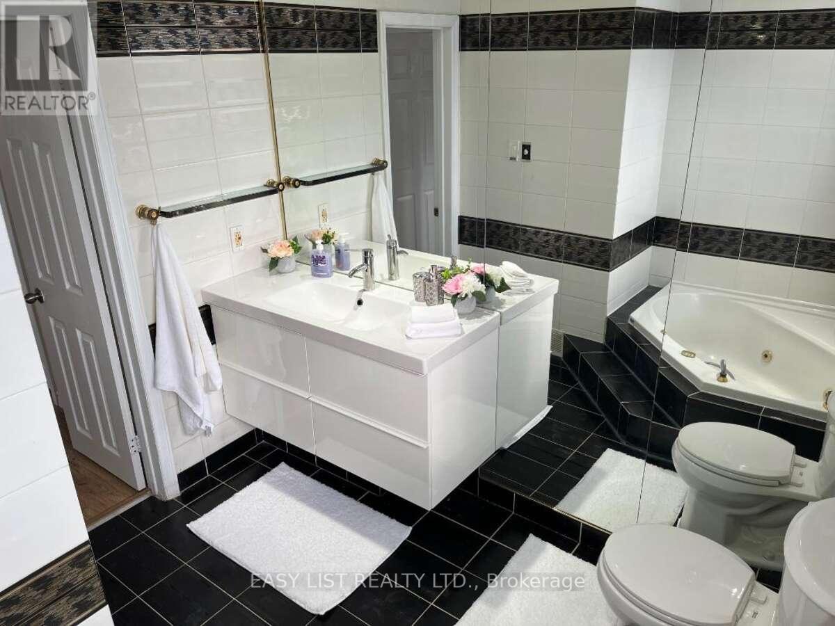 5 Stonedene Boulevard, Toronto, ON - Indoor Photo Showing Bathroom