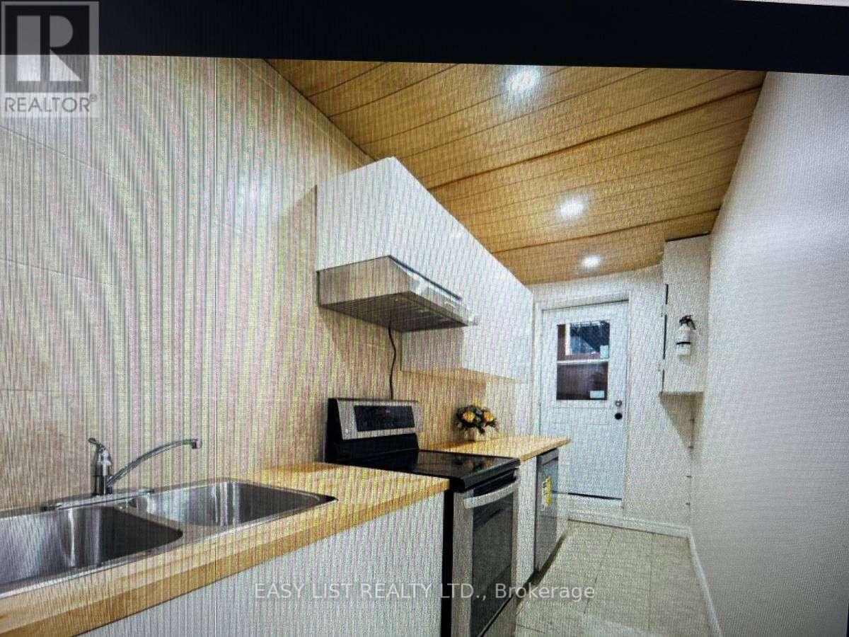 5 Stonedene Boulevard, Toronto, ON - Indoor Photo Showing Kitchen With Double Sink