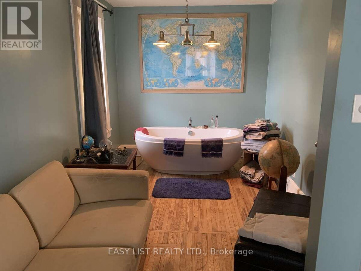 4322 Bampfield Street, Niagara Falls, ON - Indoor