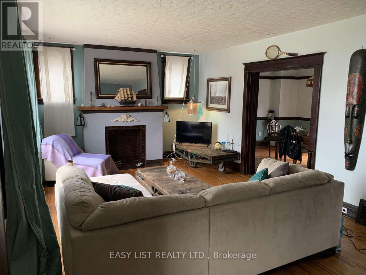 4322 Bampfield Street, Niagara Falls, ON - Indoor Photo Showing Living Room