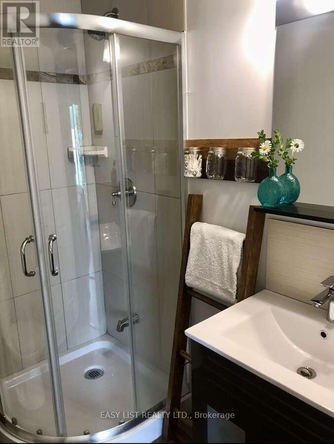 61 Maple Drive, Perry, ON - Indoor Photo Showing Bathroom