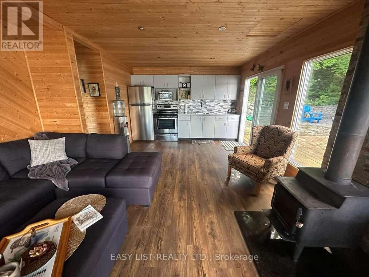 61 Maple Drive, Perry, ON - Indoor Photo Showing Living Room