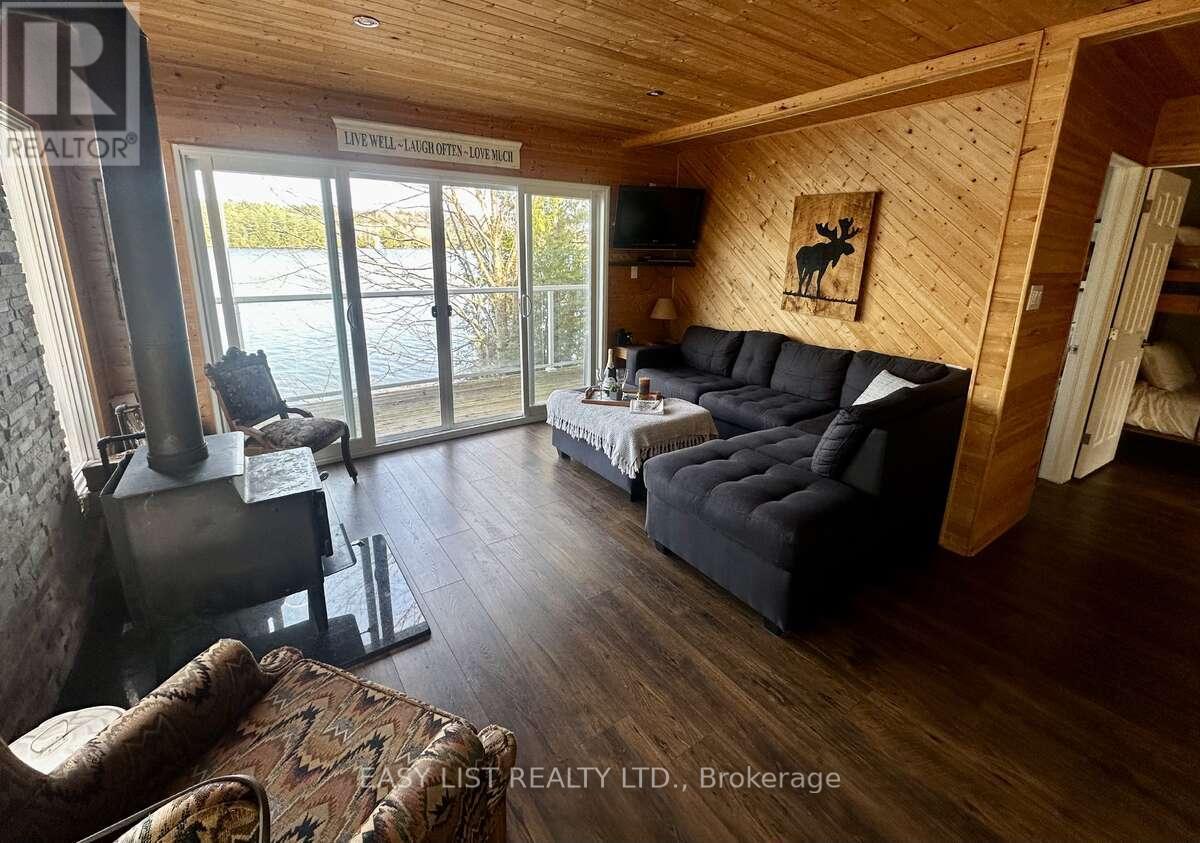 61 Maple Drive, Perry, ON - Indoor Photo Showing Living Room