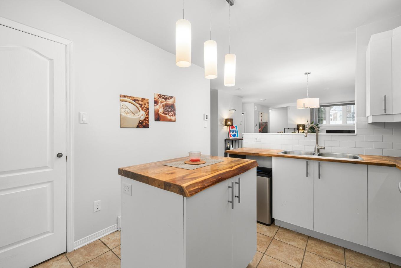Kitchen - 610 Rue Montmartre, Mascouche, QC - Indoor Photo Showing Kitchen With Double Sink