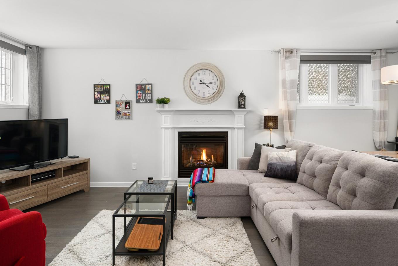 Living room - 610 Rue Montmartre, Mascouche, QC - Indoor Photo Showing Living Room With Fireplace