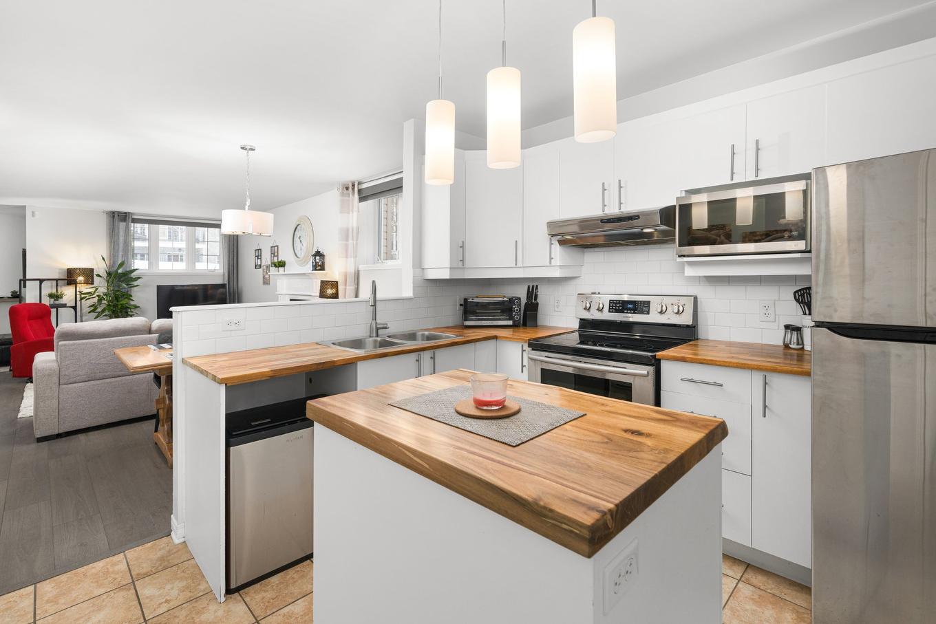 Kitchen - 610 Rue Montmartre, Mascouche, QC - Indoor Photo Showing Kitchen With Double Sink